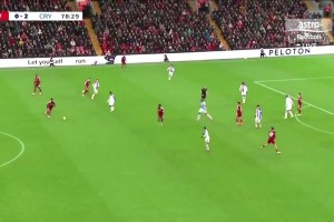 利物浦10人作战！纳洛拉倒单刀的德文尼，被裁判直红罚下