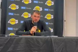 东契奇被记者问道：是否可以场均40分？东契奇：那太难了！