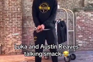 关系是真的好！ 东契奇和里夫斯都很喜欢恶搞对方